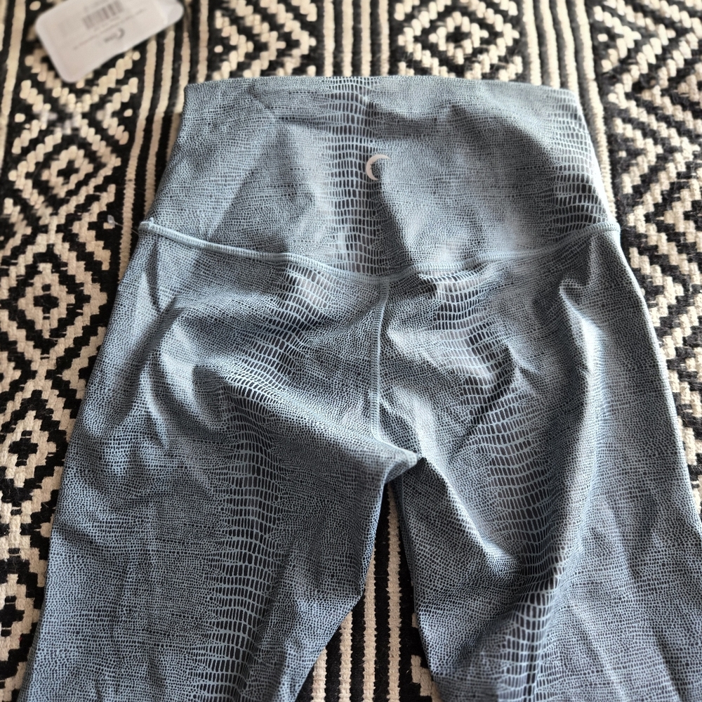 NEW Zyia Active Leggings Blue Python Snake Skin Spandex Workout Athletic Size 2 - Picture 7 of 7
